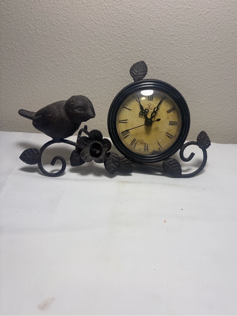 Vintage‎ Cafe des Marguerites Iron Bird Clock